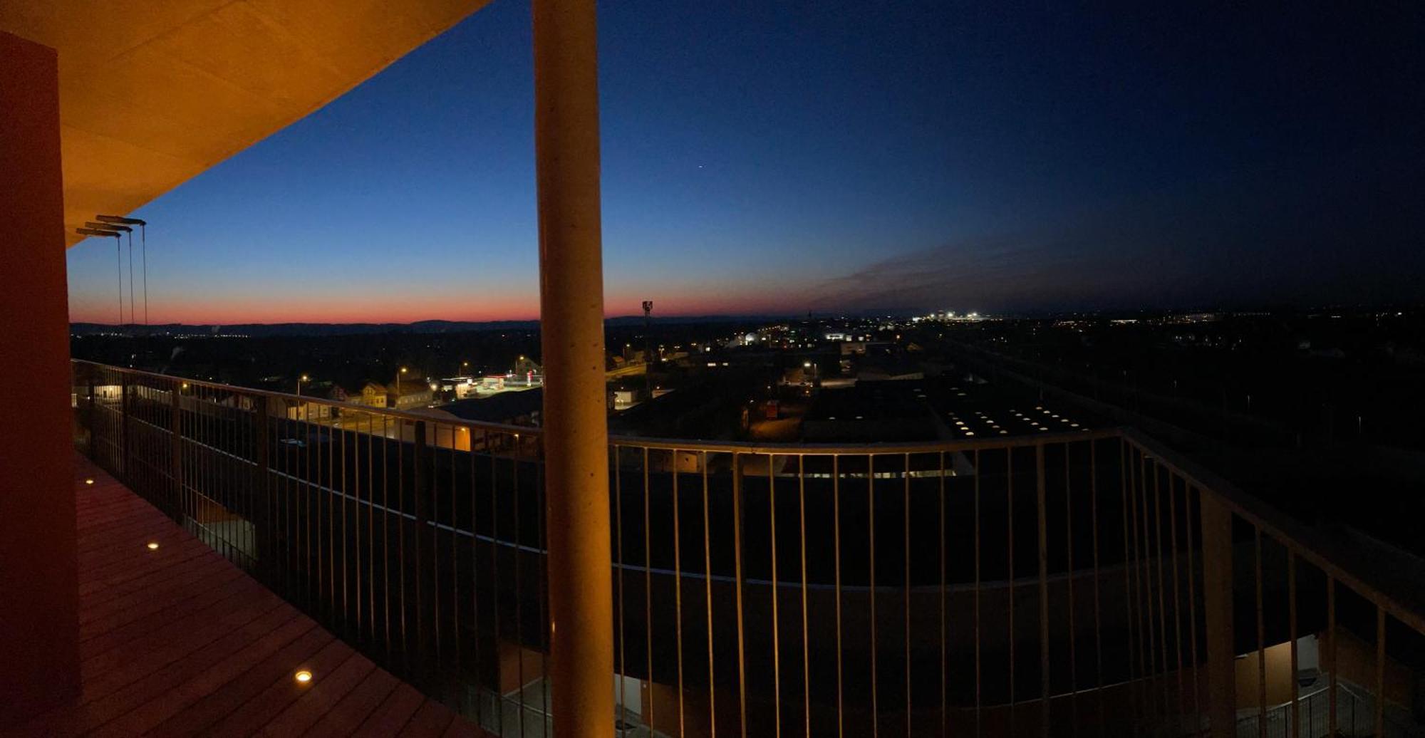 100 Qm Penthouse, Self-Check-In, 2 Parkplaetze Appartement Graz Buitenkant foto