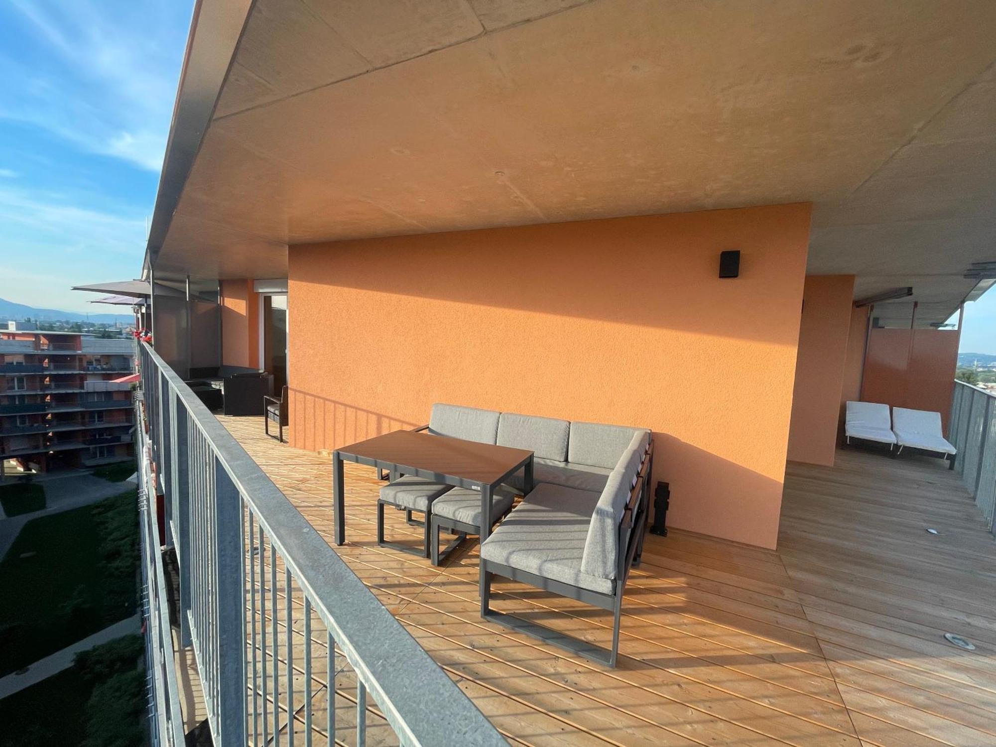 100 Qm Penthouse, Self-Check-In, 2 Parkplaetze Appartement Graz Buitenkant foto