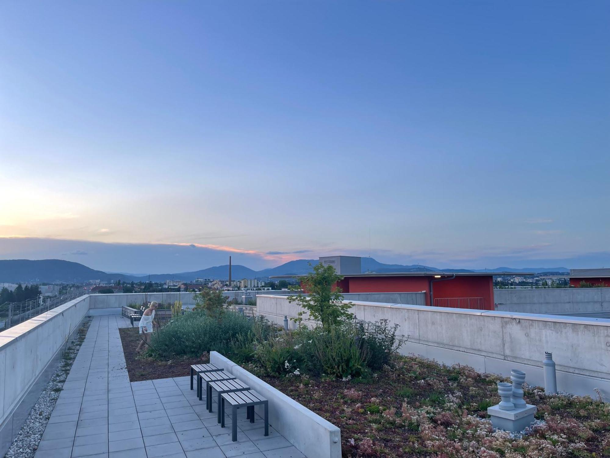100 Qm Penthouse, Self-Check-In, 2 Parkplaetze Appartement Graz Buitenkant foto
