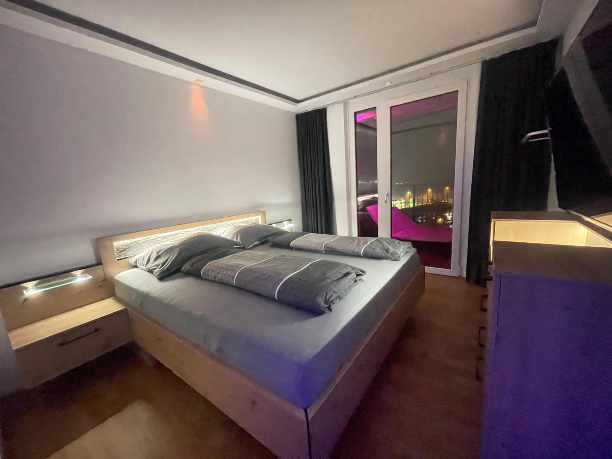 100 Qm Penthouse, Self-Check-In, 2 Parkplaetze Appartement Graz Buitenkant foto