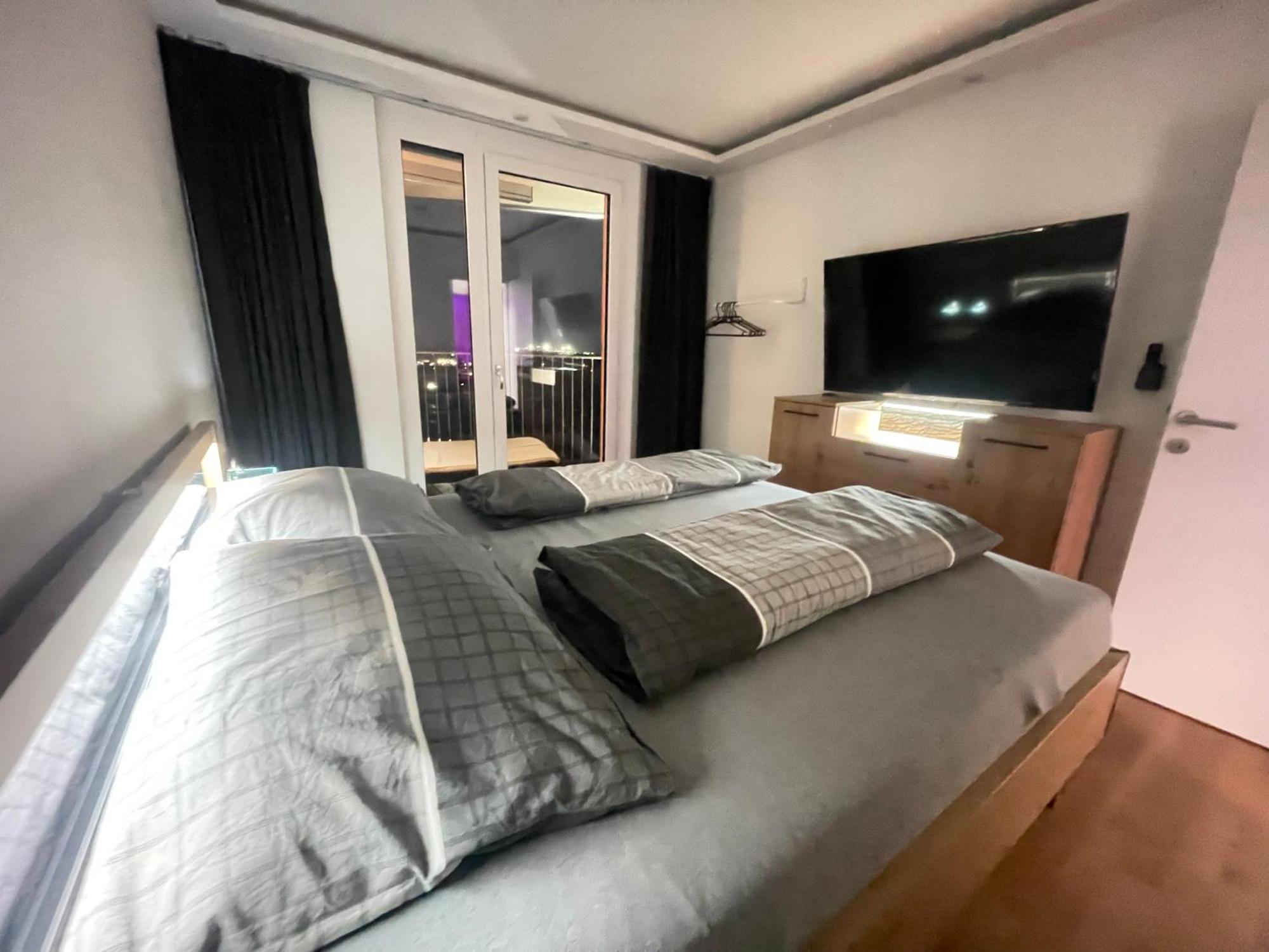 100 Qm Penthouse, Self-Check-In, 2 Parkplaetze Appartement Graz Buitenkant foto