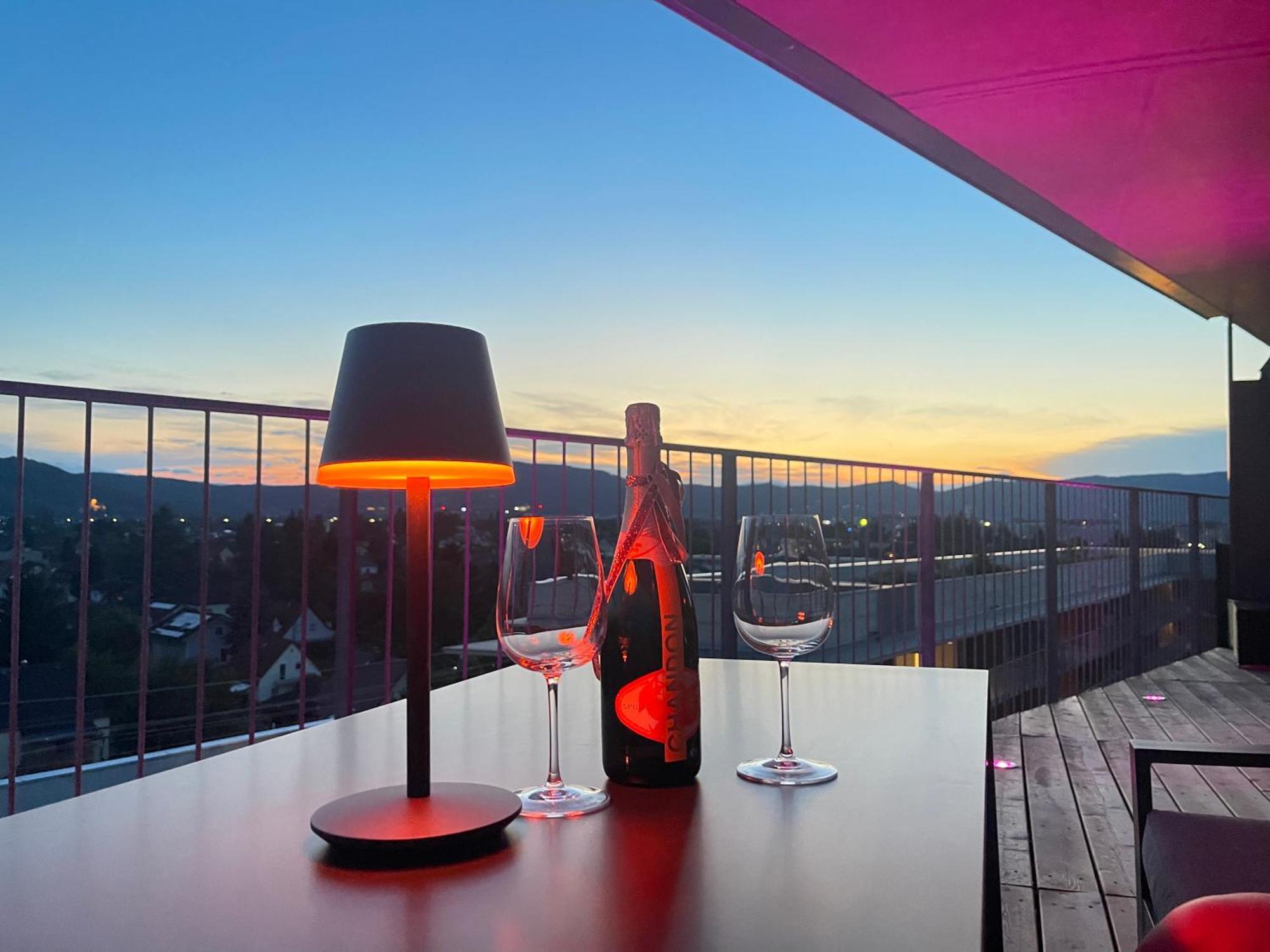 100 Qm Penthouse, Self-Check-In, 2 Parkplaetze Appartement Graz Buitenkant foto