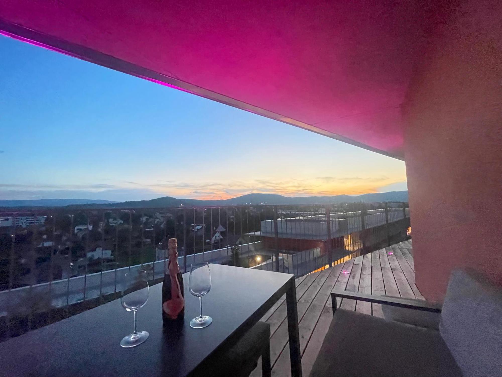 100 Qm Penthouse, Self-Check-In, 2 Parkplaetze Appartement Graz Buitenkant foto