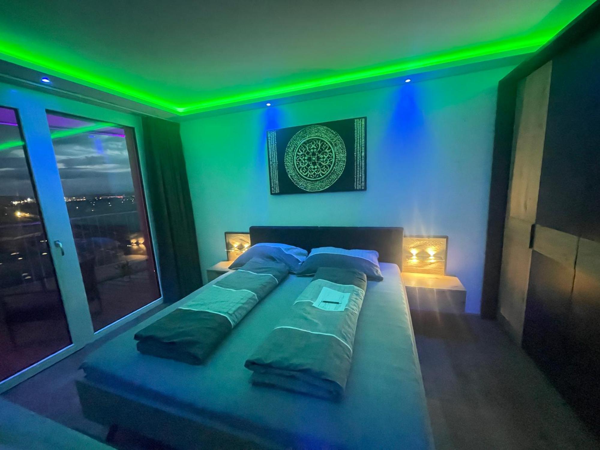 100 Qm Penthouse, Self-Check-In, 2 Parkplaetze Appartement Graz Buitenkant foto